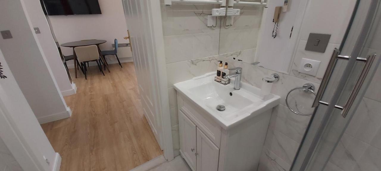 123 Sadi Carnot, Classe 2 Etoiles Saint-Raphael (Var) Exterior foto
